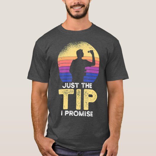 ジャストチップダーツプレおもしろいイヤー射撃、 発砲 Tシャツ (正面)