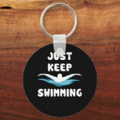ジャスト保イミング – スイムおもしろいスポーツ泳ぐ人 キーホルダー (正面)