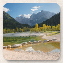 ジャスナ湖スロベニアのアルプス秋