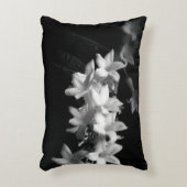 ジャスミン白黒花写真 アクセントクッション (正面(垂直))