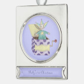 ジャックインザボックス – 伝統的おもちゃ(パステル) シルバープレートバナーオーナメント (左)