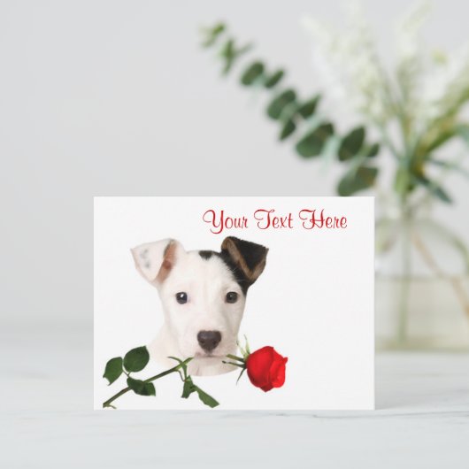 ジャックラッセルテリアの赤いバラのバレンタインのデザイン シーズンポストカード (スタンド正面)