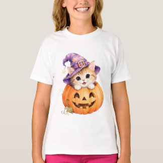 ジャック・オ・ランタンのかぼちゃから顔を出すハロウィンの子猫の女の子 Tシャツ