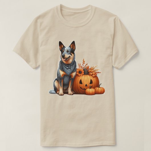 ジャック・オ・ランタンの横にあるオーストラリアの牛犬 Tシャツ (デザイン正面)