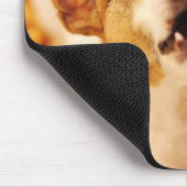 ジャック・ラッセル・テリアーが吠えてジャンプする秋 マウスパッド (コーナー)