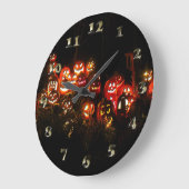 ジャックOランタンで満ちているハロウィン場面 ラージ壁時計 (傾斜)