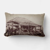 ジャッジロイ・ビーンズコートハウスサルーンラングリーテキサス州 ランバークッション (正面)