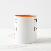 ジャッ不気味ク・オ・ランタンのハロウィーンをトリックまたは治療する ツートーンマグカップ (中央)