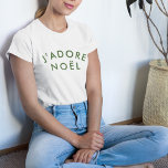 ジャドーレノエル |クリスマスのミニマリストグリーンホワイト Tシャツ<br><div class="desc">J'adore Noelシンプル引用文アートはTシャツとモダン、トレンディーフェスティバルスタイルの森の緑のミニマルなタイポグラフィを持つ。その引用文は「クリスマスが大好き」フランスのだ。クリスマスシーズンにぴったりのギフトやアクセサリー！</div>