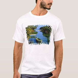 ジャマイカのオチョ・リオス近くの景勝河川 Tシャツ