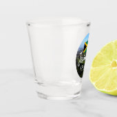 「ジャマイカ・エスト。1962インチ青い山と旗 ショットグラス (左)