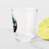 「ジャマイカ・エスト。1962インチ青い山と旗 ショットグラス (右)