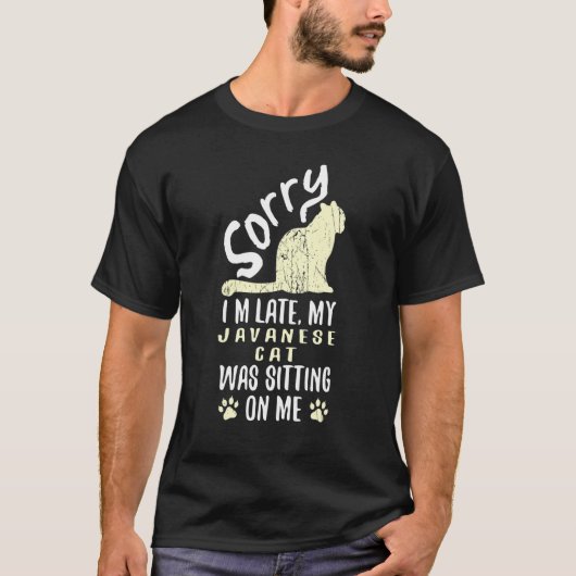 ジャワ猫がのっかってたから遅刻だわ ネコ Tシャツ (正面)