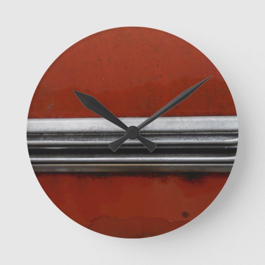 ジャンクヤードビンテージカー、赤と銀絵を描旧 ラウンド壁時計 (正面)