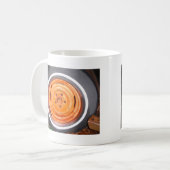 ジャンクヤードヴィンテージホイール、オレンジ色の白黒 コーヒーマグカップ (正面左)