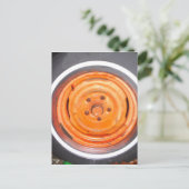 ジャンクヤードヴィンテージホイール、オレンジ色の白黒 ポストカード (スタンド正面)