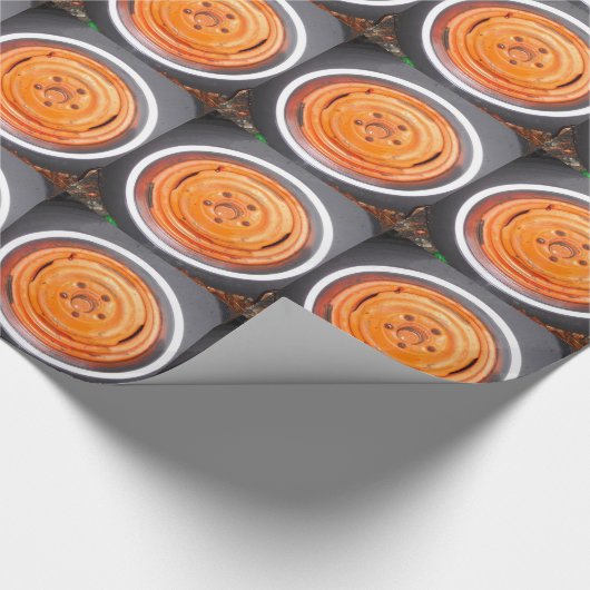 ジャンクヤードヴィンテージホイール、オレンジ色の白黒 ラッピングペーパー (角)