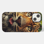 ジャングルで水を飲むヒョウの鋭い視線 iPhoneケース (裏面横)