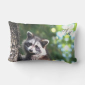 ジャングルとモノグラムの美しいアライグマ ランバークッション (裏面)