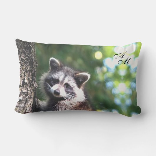 ジャングルとモノグラムの美しいアライグマ ランバークッション (裏面)