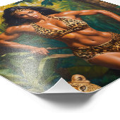 ジャングルに囲まれたヒョウの衣装を着たボディビルダー フォトプリント            (角)