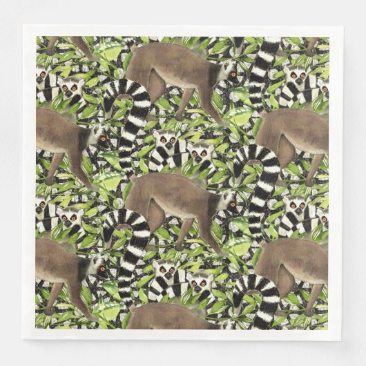 ジャングルに生息するリングや輪の尾を持つマダガスカルのレムルス (正面)