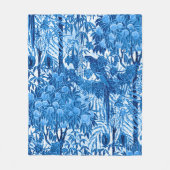 ジャングルの中のオウム、インジゴブルーとホワイト フリースブランケット (正面)