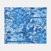 ジャングルの中のオウム、インジゴブルーとホワイト フリースブランケット (正面(横))