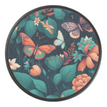 ジャングルの中の美しい花と蝶