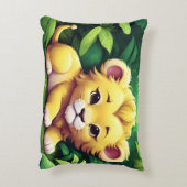 ジャングルの中の黄色いライオンの仔 アクセントクッション (裏面(縦))