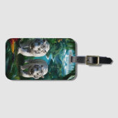 ジャングルの中を白いトラがブラブラ歩いている ラゲッジタグ (正面横)