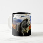 ジャングルの南アフリカのライオン ツートーンマグカップ (正面左)