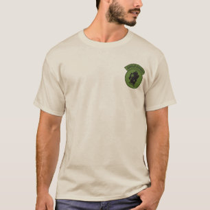 ジャングルの専門家のシャツ Tシャツ