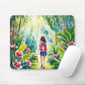 ジャングルの歩くに入った少女 マウスパッド (マウス)