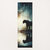 ジャングルの水たまりに写る黒いヒョウ ヨガマット (正面)