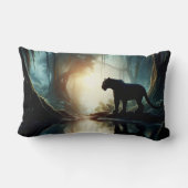 ジャングルの水たまりに写る黒いヒョウ ランバークッション (裏面)