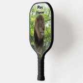 ジャングルの王様 – カスタマイズ可能なライオン ピックルボールラケット (左)