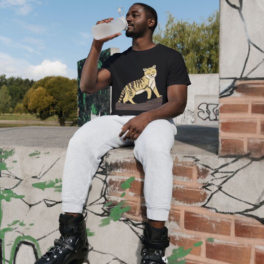 ジャングルキャット威厳のあるウォークブラック Tシャツ