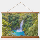ジャングルリラックスの美しユニークい青い滝 吊り下げ型タペストリー (正面)