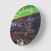 ジャングル川の赤い緑のダークブラウン ラウンド壁時計 (傾斜)