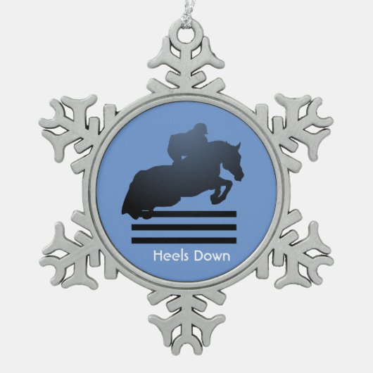 ジャンパーで障害物をクリアする。 スノーフレークピューターオーナメント (正面)