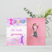 ジャンプしよう！誕生日写真招待状 招待状 (スタンド正面)