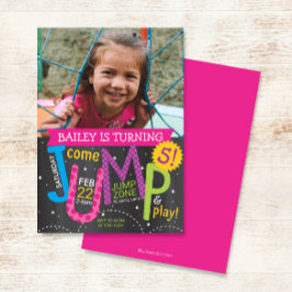 ジャンプガール誕生日パーティー写真ピンクon Chalkboard 招待状