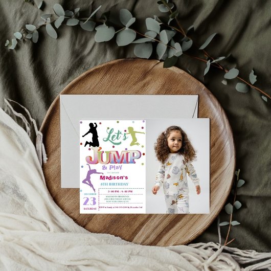 ジャンプトランポリンカラフルフォトガールバースデーパーティー 招待状