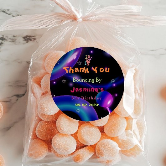ジャンプトランポリン女カラフルの子の誕生日パーティー ラウンドシール