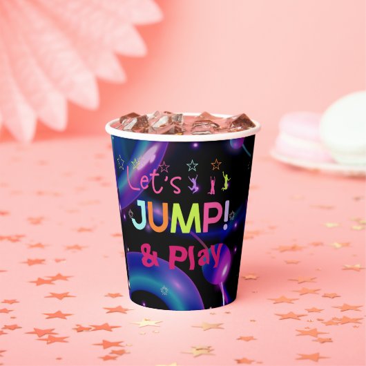 ジャンプトランポリン女カラフルの子の誕生日パーティー 紙コップ (インサイチュ)