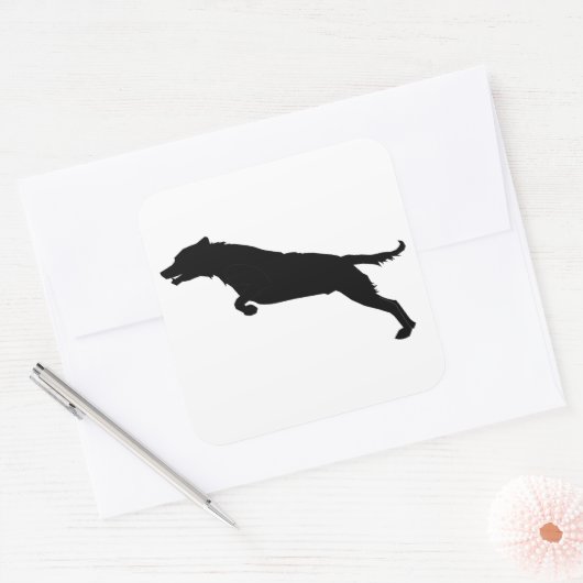 ジャンプ犬のシルエット スクエアシール (封筒)