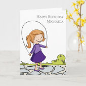 ジャンプ縄付き女の子パーソナライズされたハッピーバースデー カード (黄色い花)