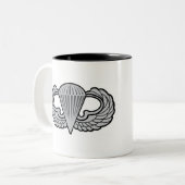 ジャンプ翼を持つ第101空中パッチ ツートーンマグカップ (正面左)