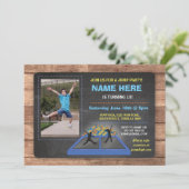 ジャンプ トランポリン ブルー 誕生日 招待状 (スタンド正面)